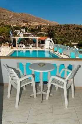 Basic Oda, 2 Tek Kişilik Yatak, Havuz Manzaralı