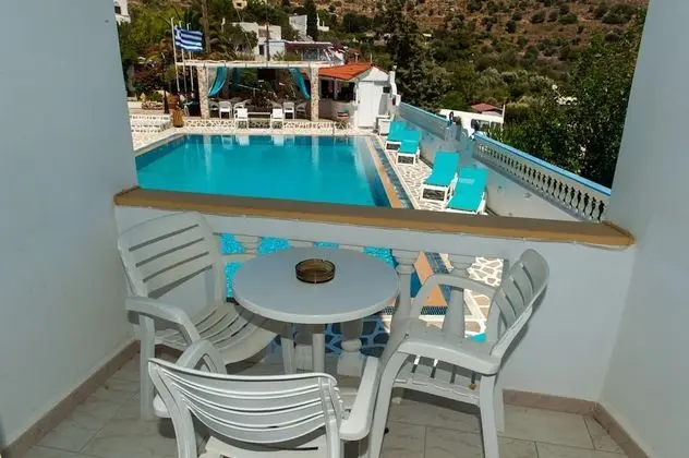 Basic Oda, 2 Tek Kişilik Yatak, Havuz Manzaralı