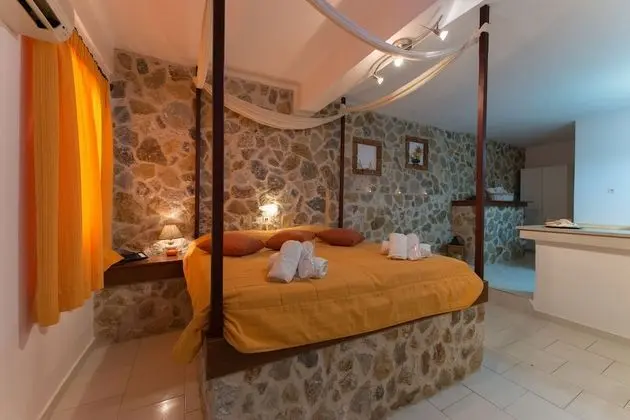 Design Tek Büyük Yataklı Oda, 1 Çift Kişilik Yatak