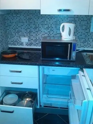 Üç Kişilik Oda, Küçük Mutfak