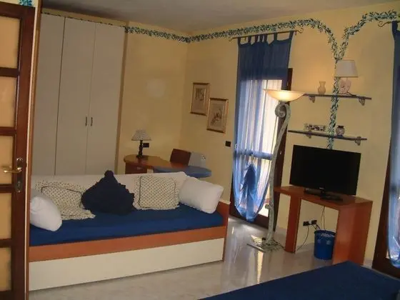 Tek Büyük Yataklı Oda, Özel Banyo (Private External Bathroom)