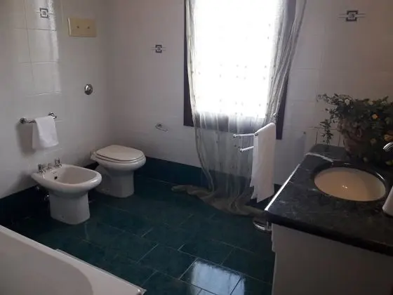 Tek Büyük Yataklı Oda, Özel Banyo (Private External Bathroom)