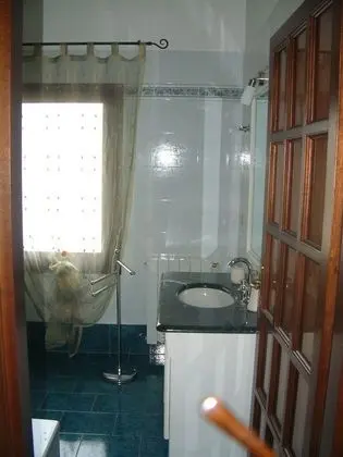 Tek Büyük Yataklı Oda, Özel Banyo (Private External Bathroom)