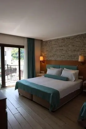 Triple, Kısmi Deniz Manzaralı, Balkonlu