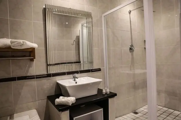 Süit, Havuz Manzaralı (Double)