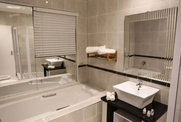 Süit, Havuz Manzaralı (Double)