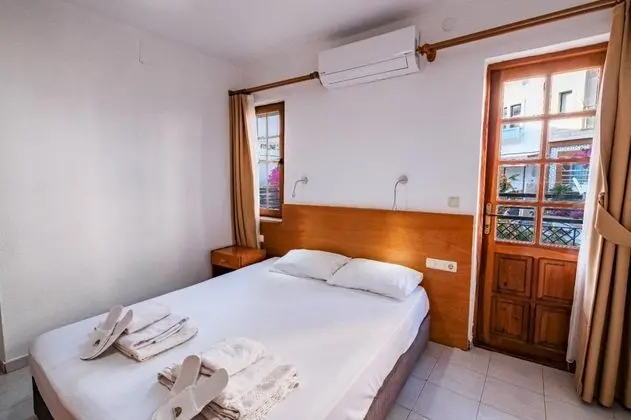 Çift Kişilik, Kara Manzaralı, Balkonlu