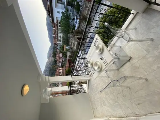 Apart Oda, Havuz ve Bahçe Manzaralı, Balkonlu