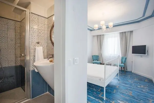 Deluxe Oda, Kısmi Deniz Manzaralı, Balkonlu