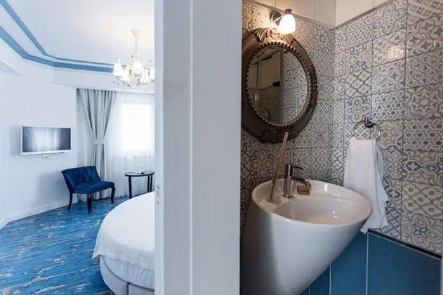 Deluxe Oda, Kısmi Deniz Manzaralı, Balkonlu