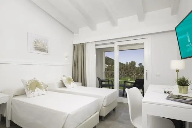 Classic Tek Büyük veya İki Ayrı Yataklı Oda