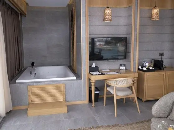 Corner Suite, Deniz Manzaralı, Jakuzili