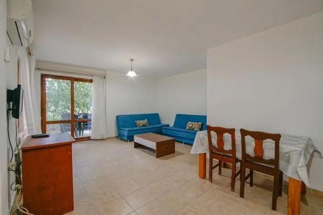 Apart 1+1 Oda, Bahçe Manzaralı, Balkonlu