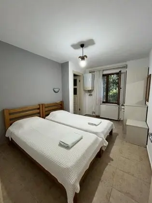 Apart 1+1 Oda, Bahçe Manzaralı, Balkonlu