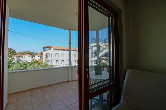 Apart 2+1 Oda, Bahçe Manzaralı, Balkonlu