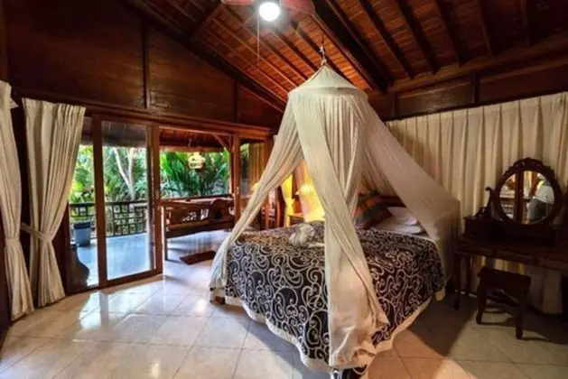 Villa, 2 Yatak Odası, Havuz Manzaralı