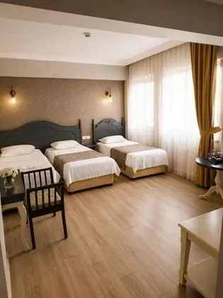 Triple,Şehir Manzaralı