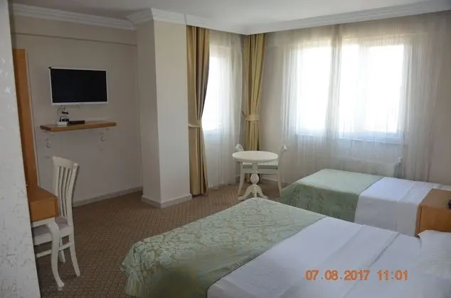 Üç Kişilik Oda