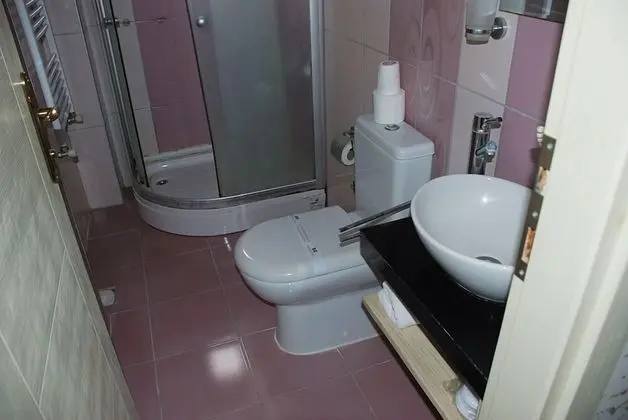 Üç Kişilik Oda