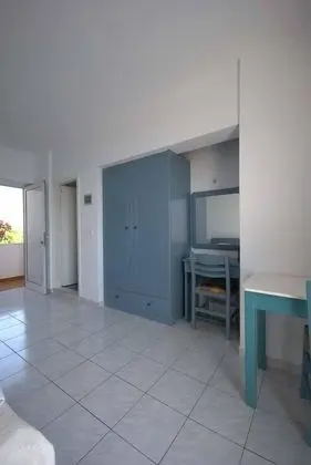 Stüdyo, Havuz Manzaralı