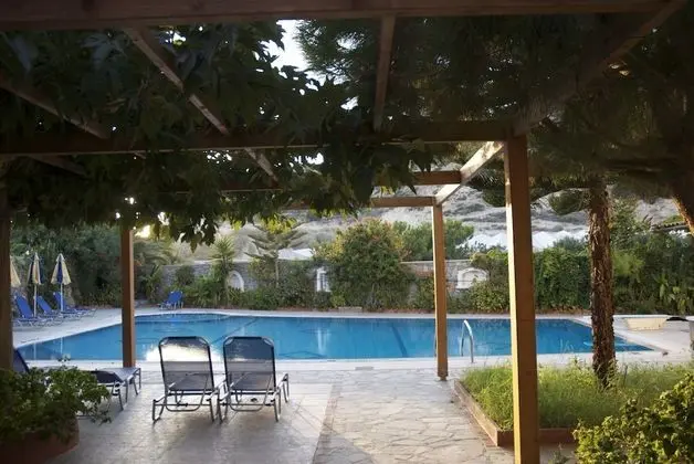 Stüdyo, Havuz Manzaralı
