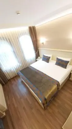 Çift Kişilik, Şehir Manzaralı