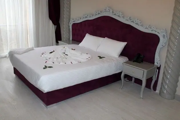 1 +1 Palace Suite