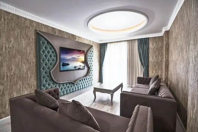 1 +1 Palace Suite
