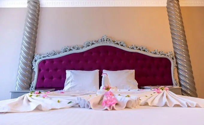 1 +1 Palace Suite