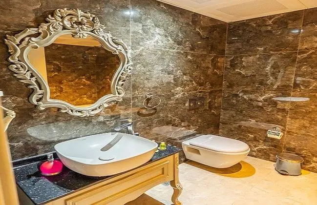 1 +1 Palace Suite