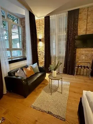 City Tek Büyük Yataklı Oda
