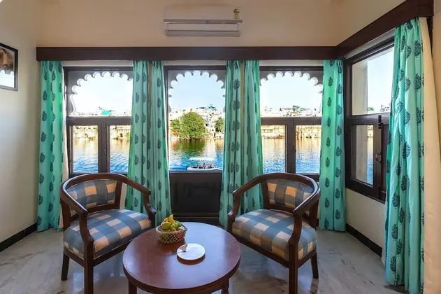 Deluxe Tek Büyük veya İki Ayrı Yataklı Oda, 1 Yatak Odası, Sigara İçilmez, Göl Manzaralı