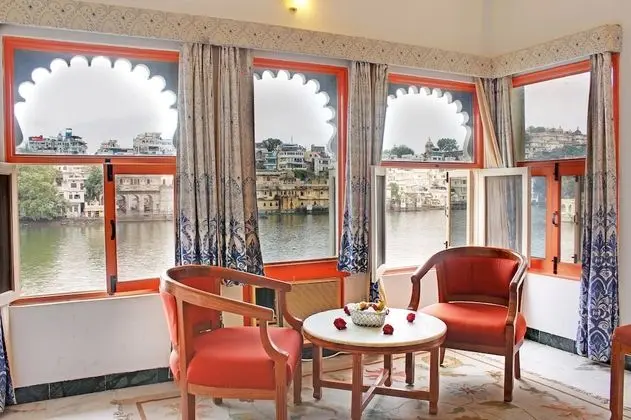 Deluxe Tek Büyük veya İki Ayrı Yataklı Oda, 1 Yatak Odası, Sigara İçilmez, Göl Manzaralı