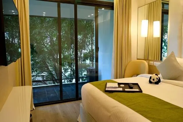 Deluxe Oda, Birden Çok Yatak, Balkon