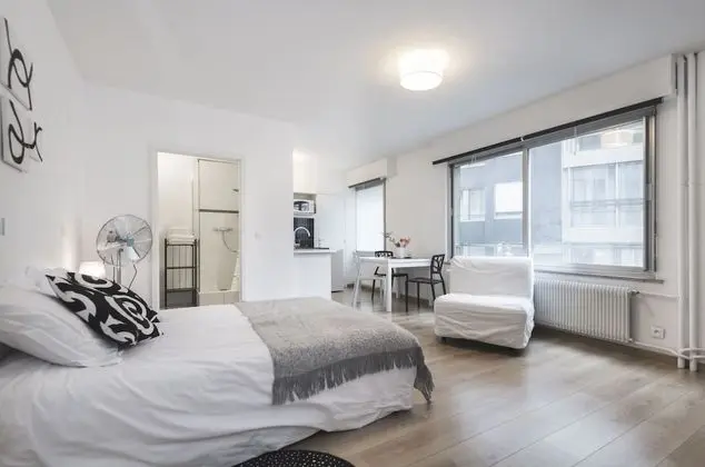 Stüdyo, Özel Banyo (Studio Noir et Blanc)