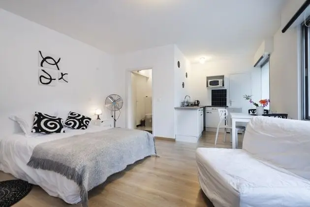 Stüdyo, Özel Banyo (Studio Noir et Blanc)