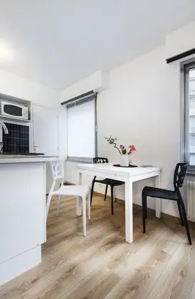 Stüdyo, Özel Banyo (Studio Noir et Blanc)