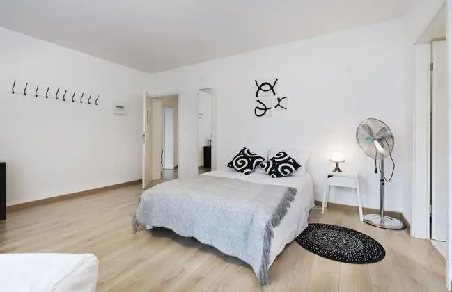 Stüdyo, Özel Banyo (Studio Noir et Blanc)