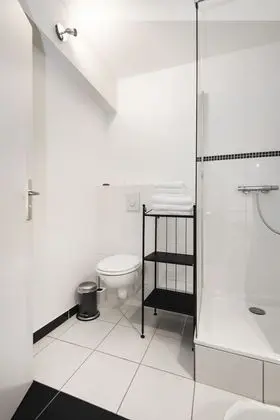 Stüdyo, Özel Banyo (Studio Noir et Blanc)