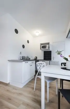 Stüdyo, Özel Banyo (Studio Noir et Blanc)