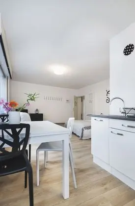 Stüdyo, Özel Banyo (Studio Noir et Blanc)