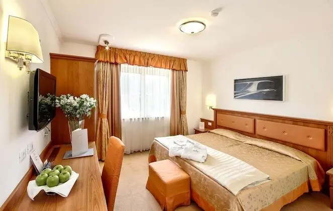 Comfort Tek Büyük Yataklı Oda