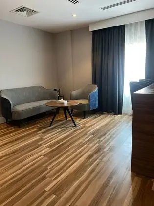 Junior Süit, 1 En Büyük (King) Boy Yatak, Deniz Manzaralı