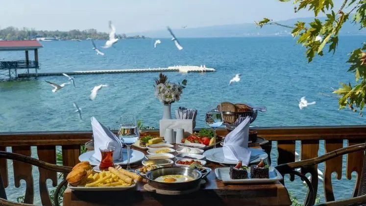 Serender Oda, Göl Manzaralı, Balkonlu