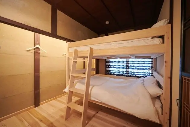 İki Ayrı Yataklı Oda, Ortak Banyo (Tai)