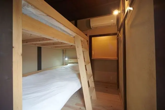 İki Ayrı Yataklı Oda, Ortak Banyo (Tsuru)