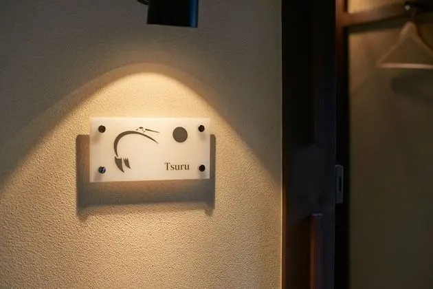 İki Ayrı Yataklı Oda, Ortak Banyo (Tsuru)