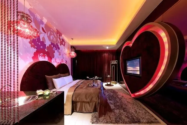 Design Tek Büyük Yataklı Oda, 1 Yatak Odası