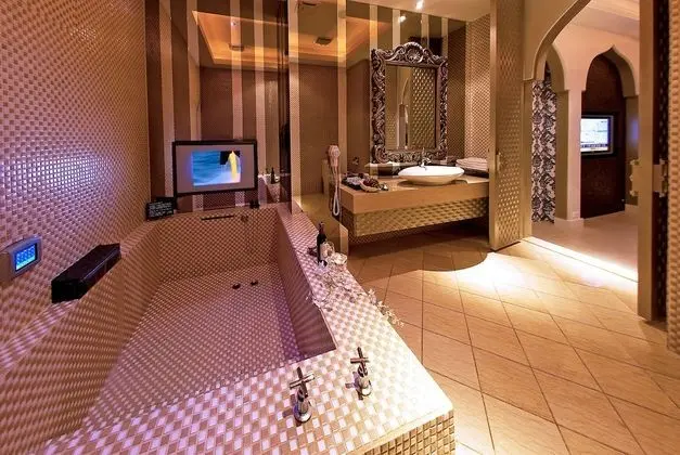 Design Tek Büyük Yataklı Oda, 1 Yatak Odası