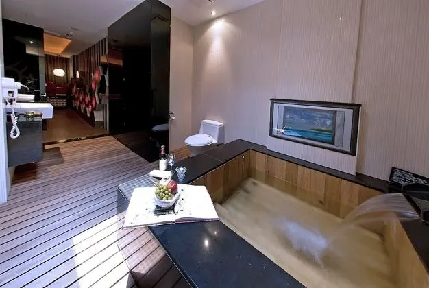 Design Tek Büyük Yataklı Oda, 1 Yatak Odası